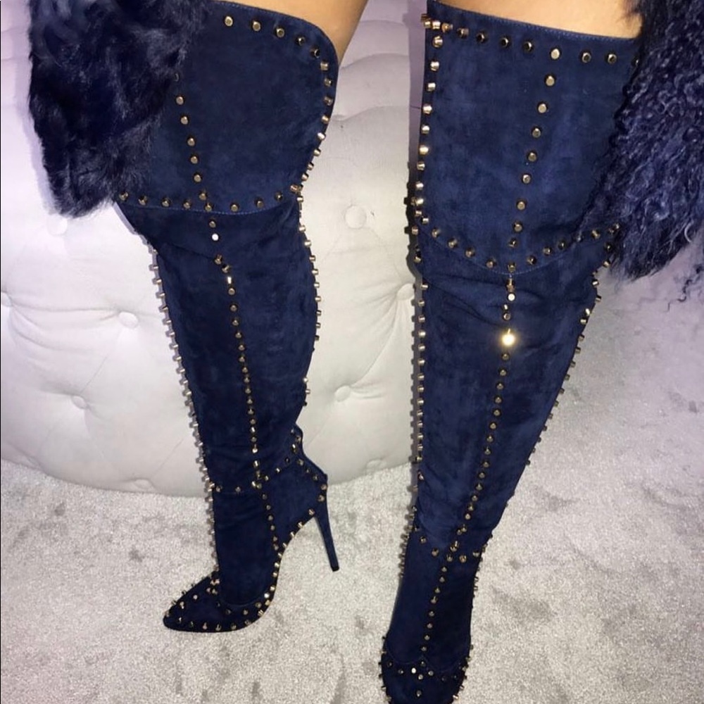 I am Jenniferle thigh high boots!